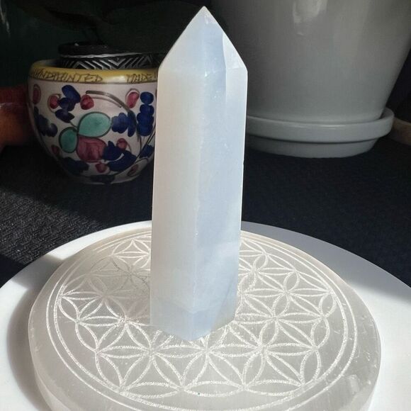 Milk Quartz Crystal Tower Meditation Stone (#2) - Picture 4 of 11